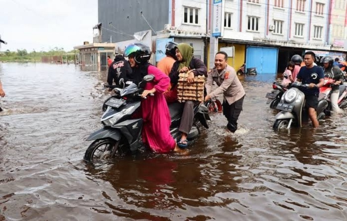 BANJIR : Banjir menggenangi sejumlah titik di Kota Ketapang beberapa waktu lalu.