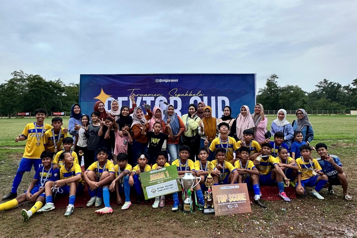 Sekolah Sepak Bola (SSB) Kapuas Khatulistiwa berhasil keluar sebagai JUARA Piala Rektor Dies Natalis UNTAN ke-66 kategori U-13.
