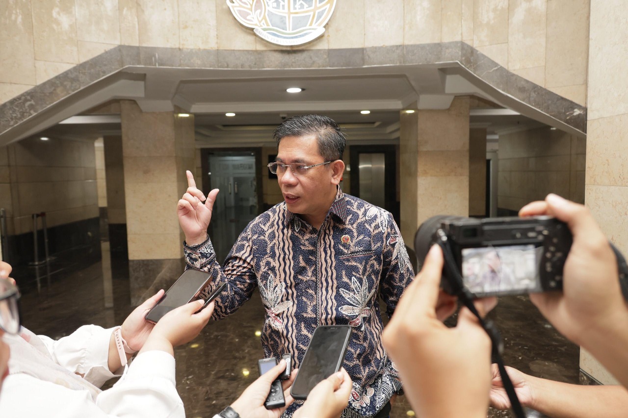 Harison Mocodompis, menegaskan bahwa tidak ada dasar hukum yang membolehkan privatisasi pulau di Indonesia.