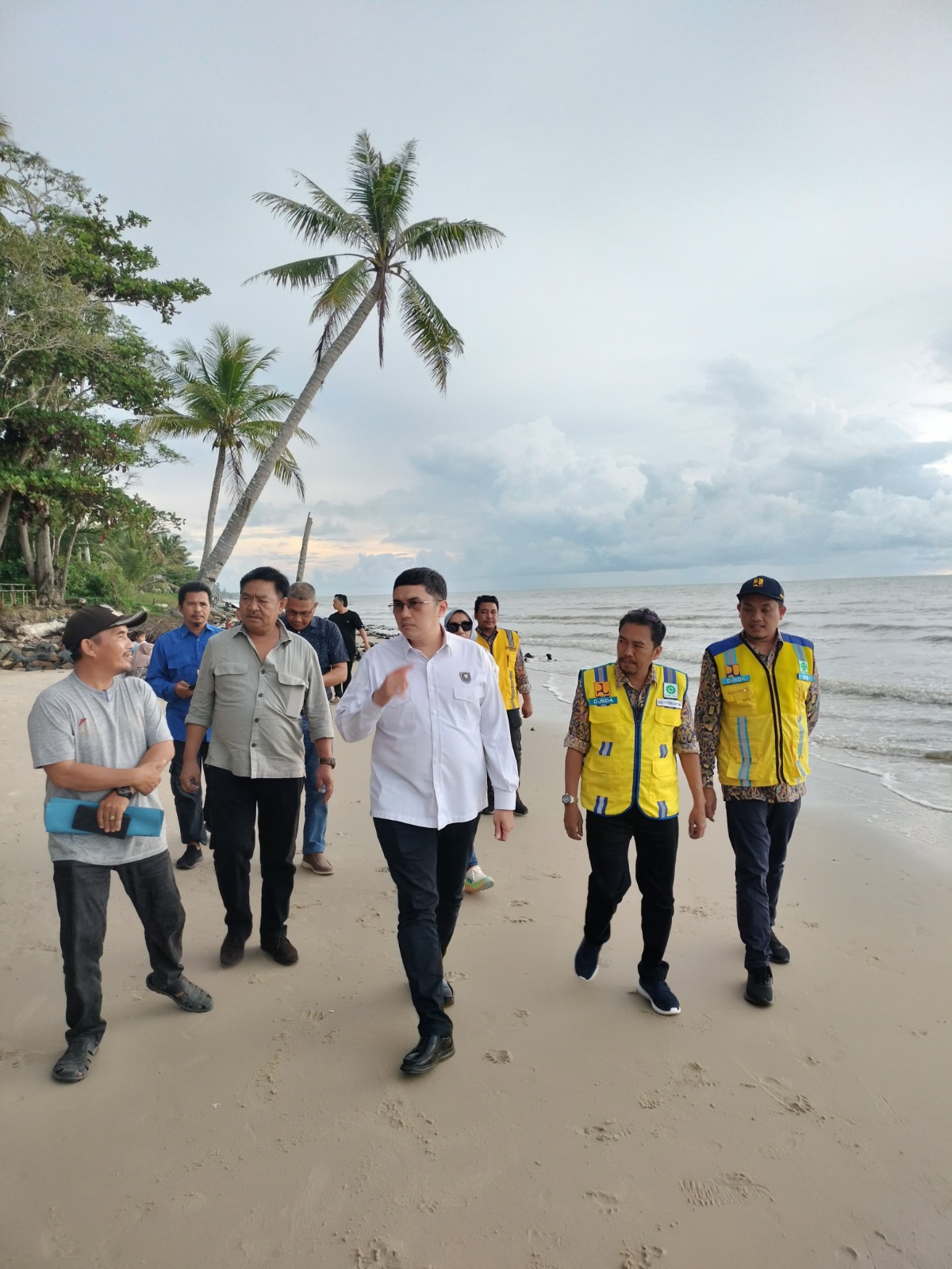 Staf Khusus Menteri Koordinator Bidang Infrastruktur dan Pembangunan Kewilayahan, Herzaky Mahendra Putra, turun langsung ke lokasi Wilayah perbatasan Indonesia-Malaysia di Desa Matang Danau,