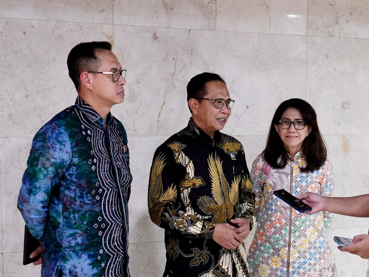Pudji Prasetijanto Hadi saat rapat bersama Badan Anggaran DPR RI, didampingi Sekretaris Direktorat Jenderal Penetapan Hak dan Pendaftaran Tanah, Shamy Ardian,