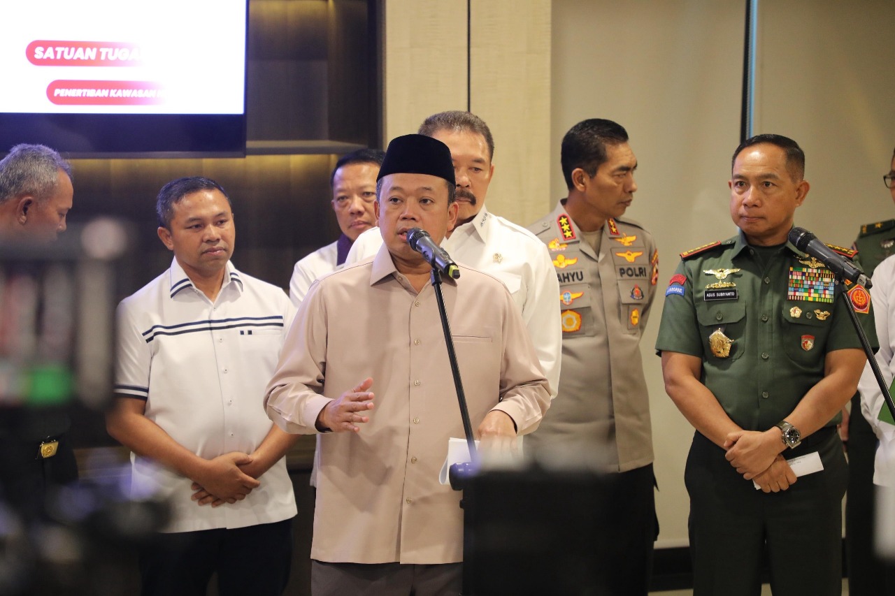 Nusron Wahid dalam kegiatan Penyerahan Penguasaan Kembali Kawasan Hutan Tahap II Seluas 1 Juta Hektare dan Penguasaan TN Tesso Nilo serta Kebun Kelapa Sawit Hasil Penguasaan Satgas PKH.