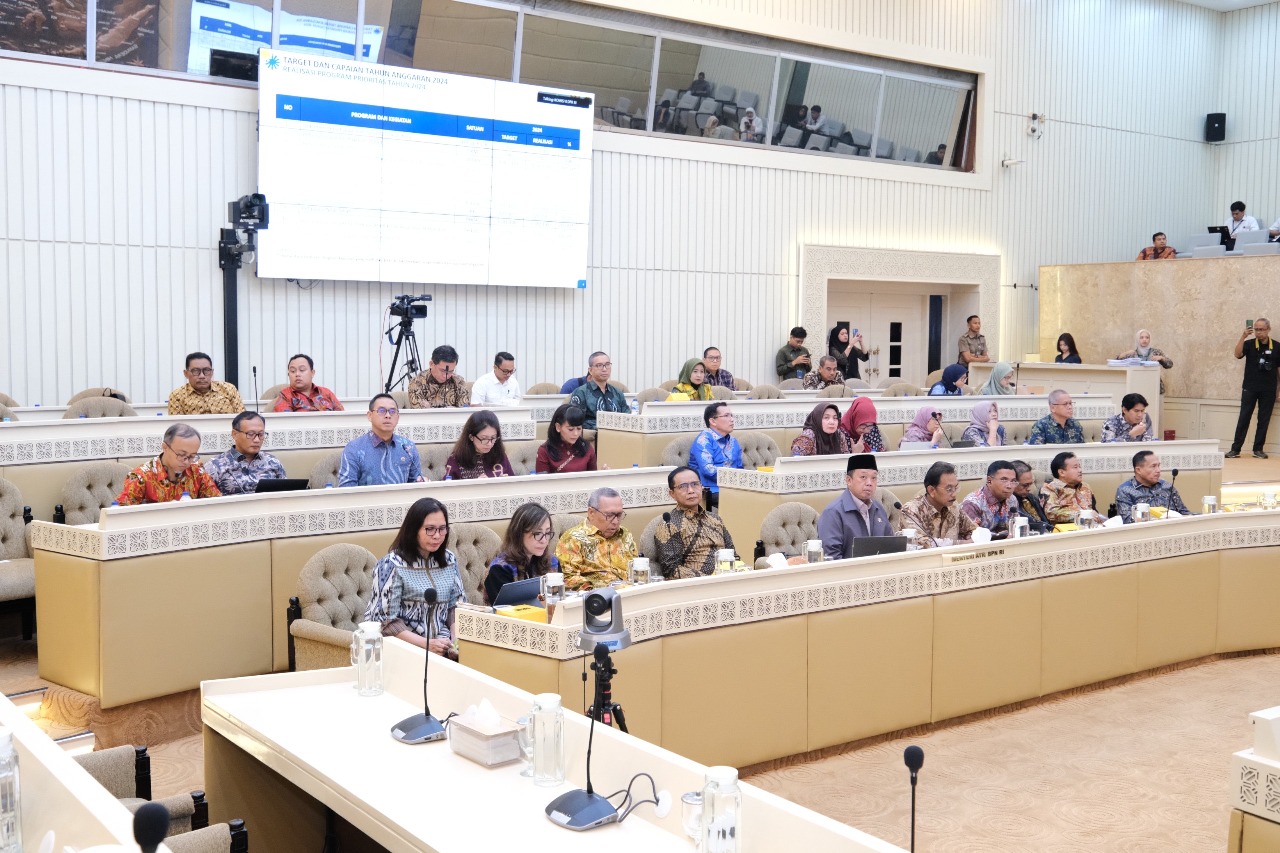 Suasana Rapat Kerja dengan Komisi II Dewan Perwakilan Rakyat (DPR RI), di Gedung MPR/DPR RI.