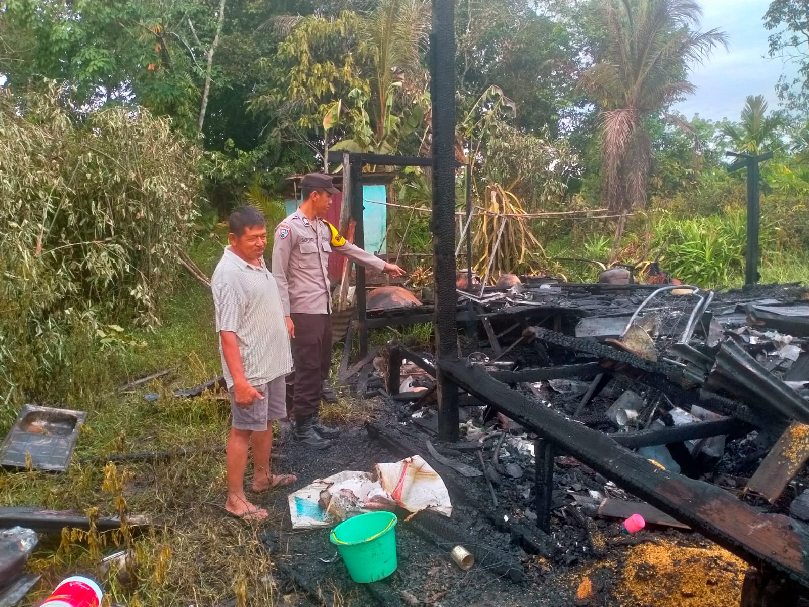 LUDES: Kebakaran rumah milik Zainah, api diduga dari tungku kompor.