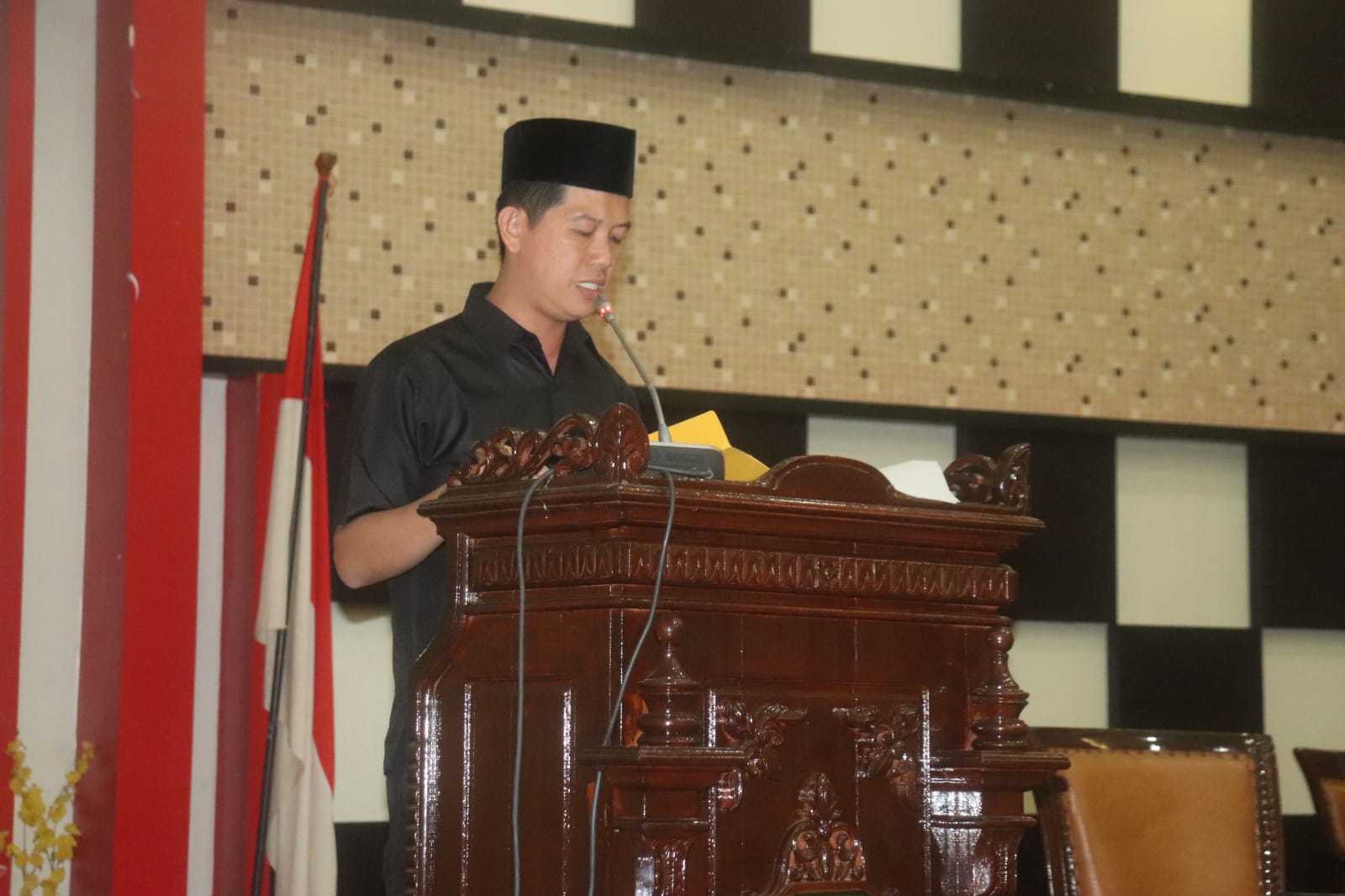 PANSUS: Anggota DPRD Kabupaten Sambas saat menyampaikan hasil kerja Pansus DPRD Sambas.