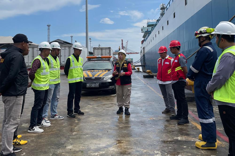 Pelindo Regional 2 Pontianak menggelar pelatihan dan sertifikasi Petugas Pemadam Kebakaran (Damkar) Tingkat D dan C, Jumat (11/7/2025).