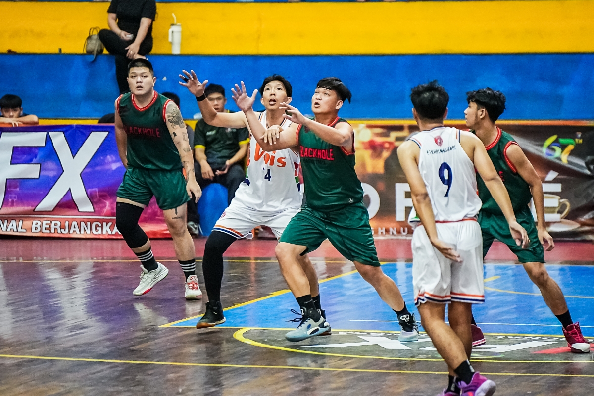 Pertandingan antara Vois melawan Blackhole dalam lanjutan Pangdam Cup 2025, Minggu (13/7).
