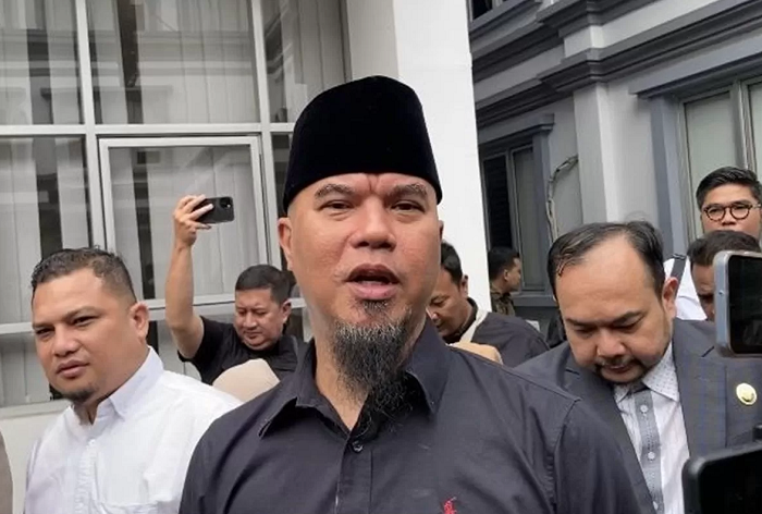 LAPORKAN: Ahmad Dhani dan Mulan melaporkan psikolog Lita Gading atas dugaan perundungan terhadap anaknya ke Komisi Perlindungan Anak Indonesia (KPAI), Jakarta Pusat, Rabu (9/7).