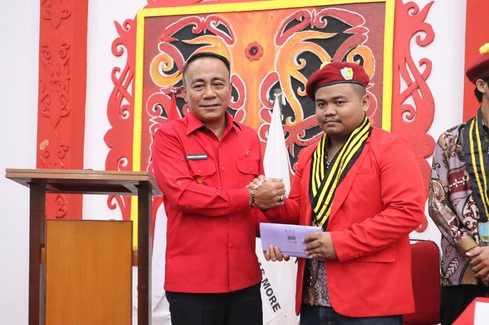 PELANTIKAN: Wakil Gubernur Krisantus saat menghadiri acara pelantikan DPC PMKRI Cabang Pontianak Santo Thomas More periode 2025-2026.