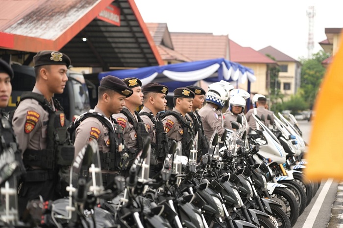 OPERASI : Petugas polisi ikut dalam apel sebagai tanda dimulainya Operasi Patuh Kapuas 2025.