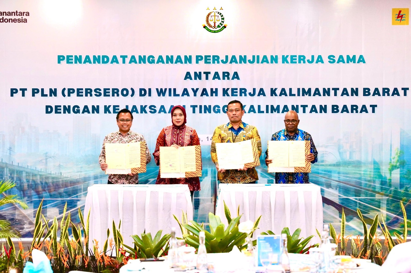 Penandatanganan PKS menjadi awal kerja sama PLN Kalbar dan Kejati Kalbar dalam memastikan kepastian hukum dan perlindungan aset kelistrikan.