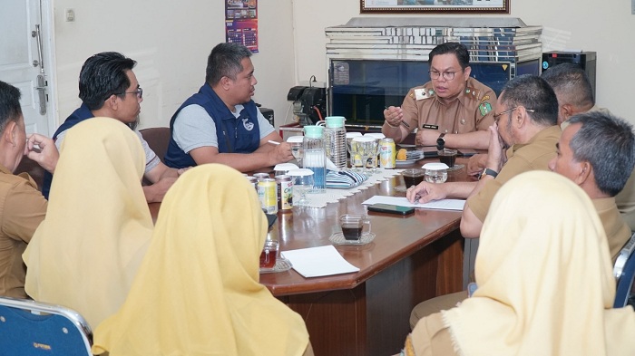 DISKUSI: Suasana diskusi antara DKP dan Yayasan WeBe pada 1 Juli 2025 di Pontianak.