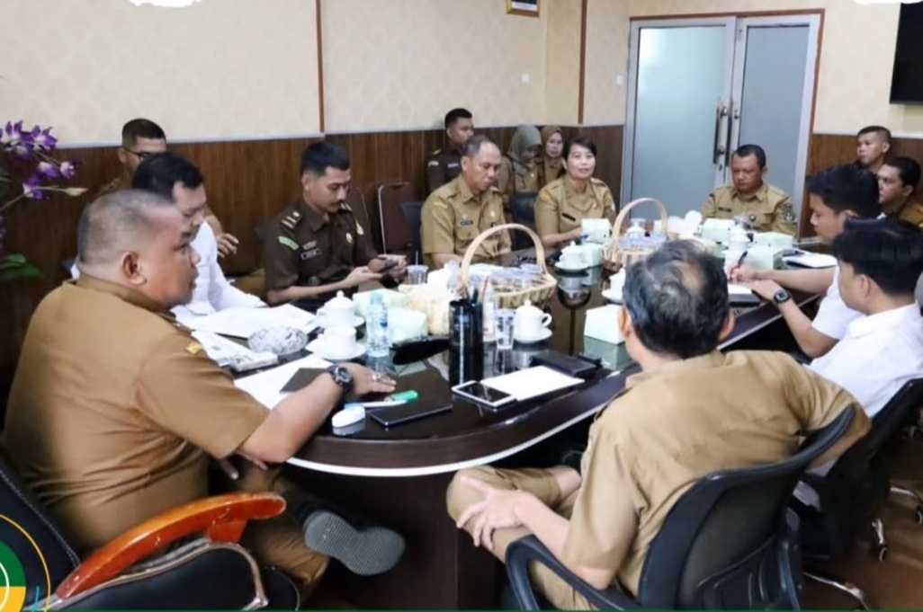 KOORDINASI : Rapat koordinasi pembahasan program MBG di Ketapang, Selasa (15/7).