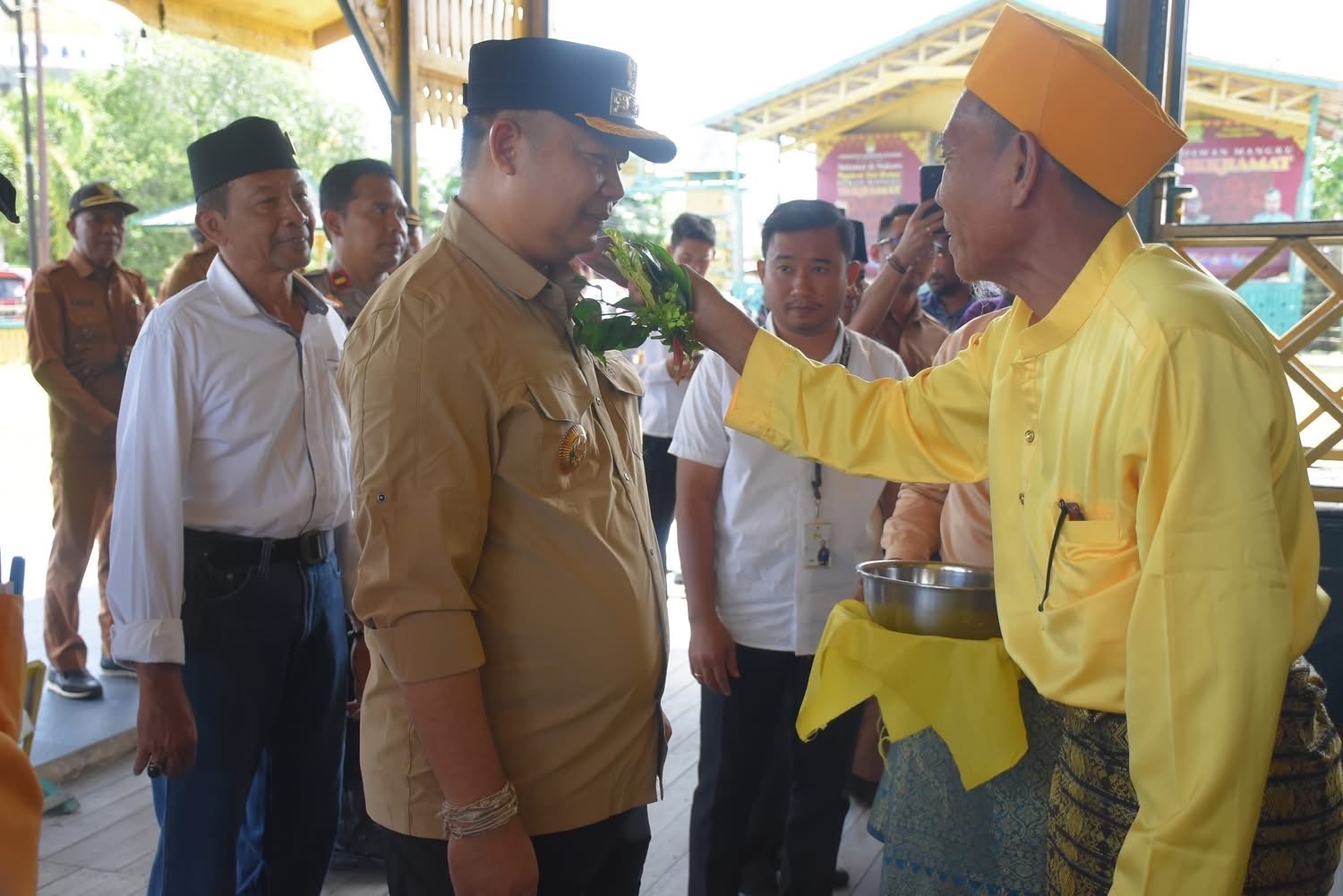 KERATON : Bupati Ketapang, Alexander Wilyo, mengunjungi Keraton Matan, Selasa (14/7).