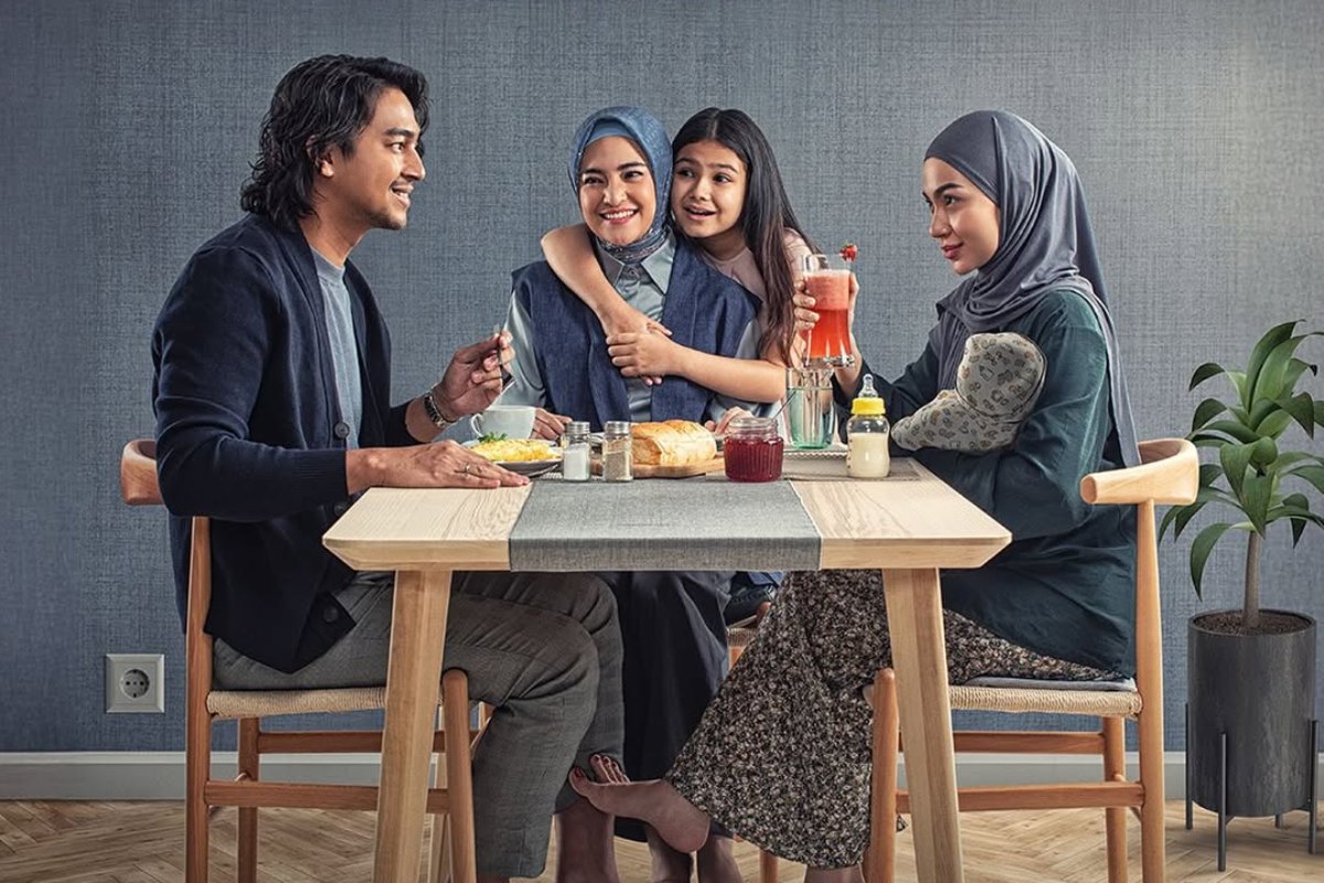 Film La Tahzan: Cinta, Dosa Luka diperankan oleh Deva Mahendra, Marshanda dan Ariel Tatum segera tayang di bioskop.