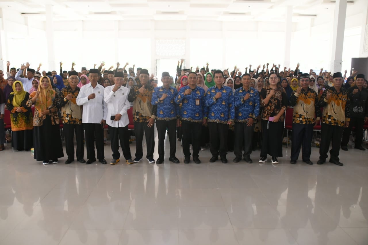 LANJUT USIA : Kegiatan Peringatan Hari Lanjut Usia Nasional (HLUN) ke-29 Tahun 2025, bertempat Aula Istana Rakyat, Sukadana, Kamis (17/7).