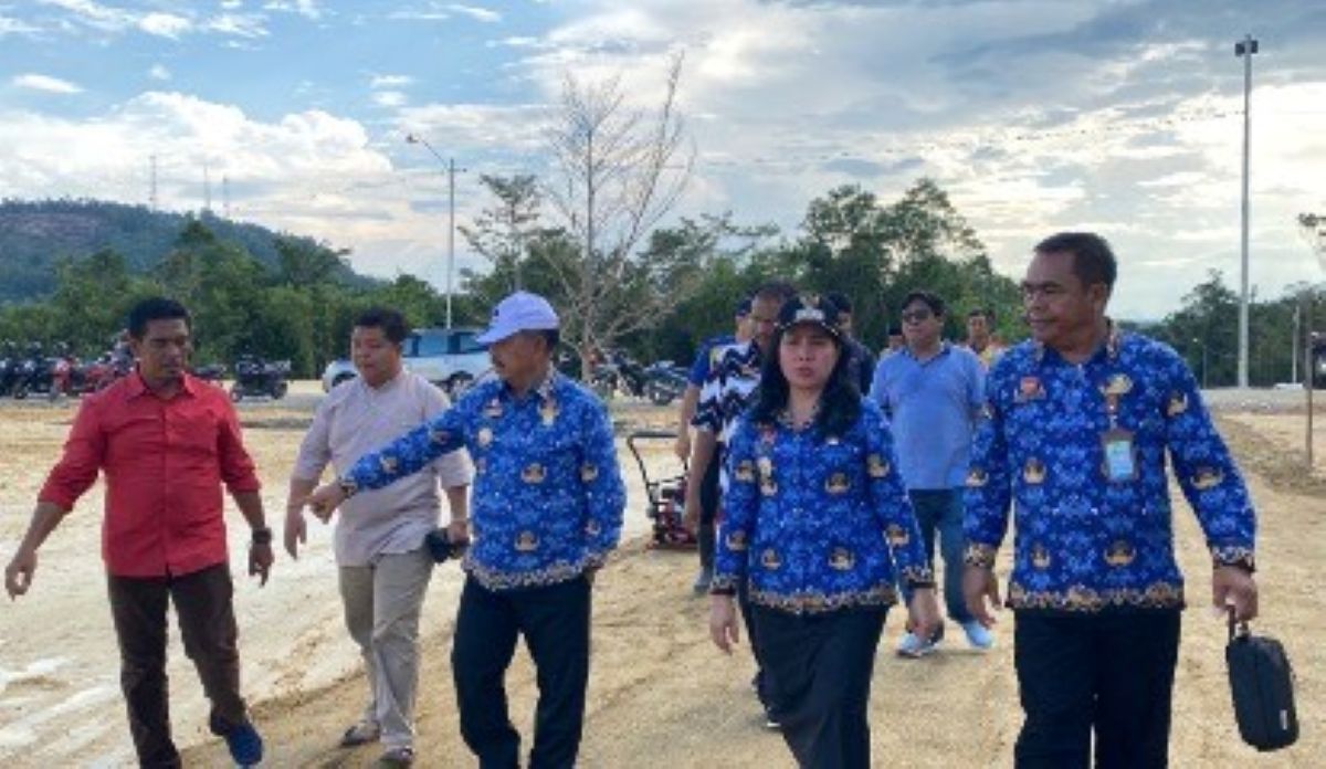 Bupati Sanggau, Yohanes Ontot meninjau persiapan MTQ ke-33 di Kecamatan Sekayam.