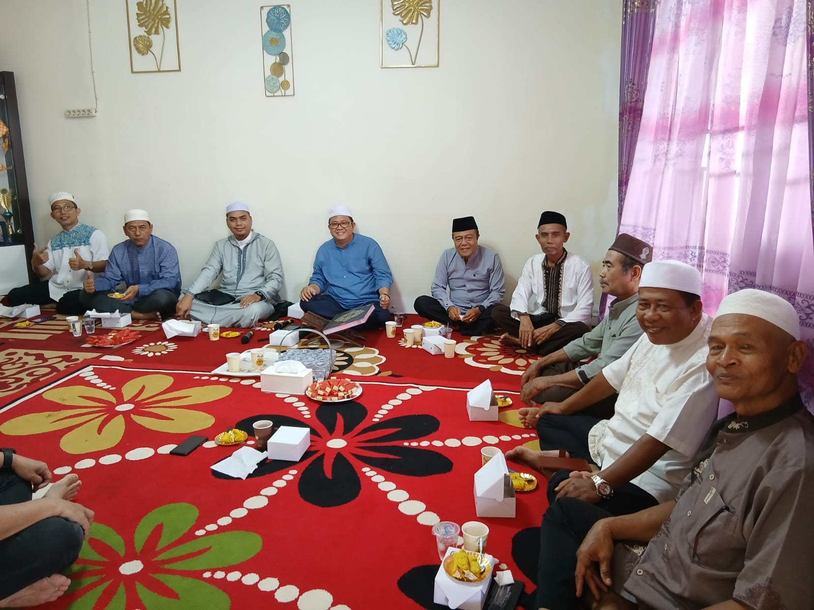 Kebersamaan jamaah haji KBIH Arafah 2019 terus terjaga lewat majelis pengajian dan silaturahmi rutin.