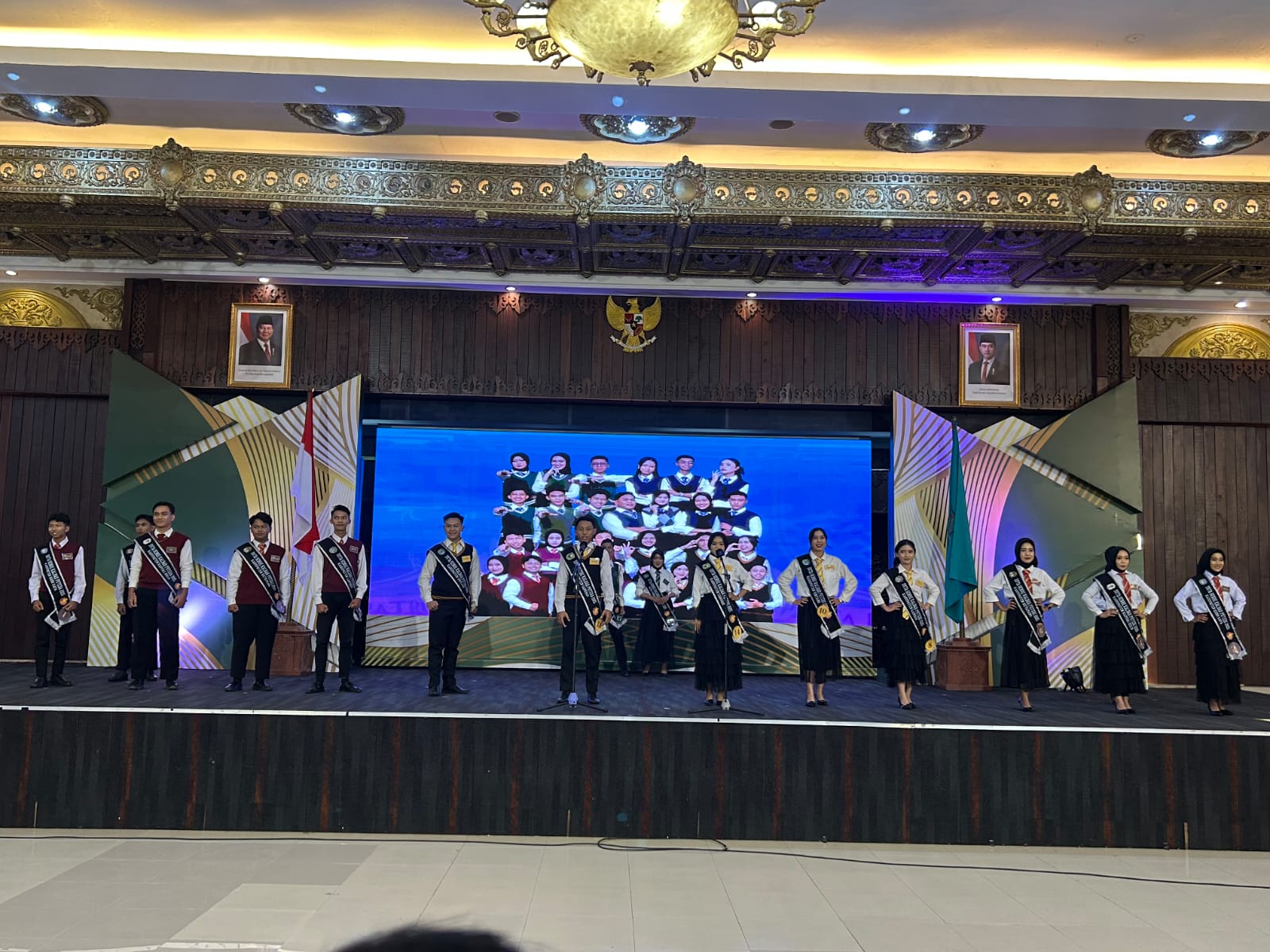 AGEN PERUBAHAN :  Puncak Pemilihan Duta Genre Kalimantan Barat 2025 di Pendopo Gubernur Kalbar pada Sabtu (20/7) malam. Para peserta diharapkan menjadi agen perubahan.