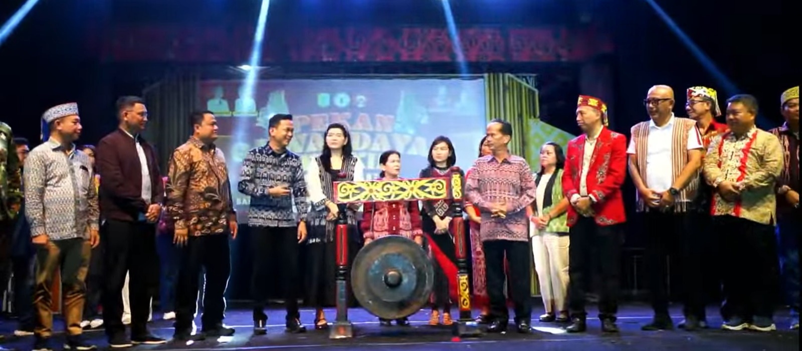 PENUTUPAN: PGD Sintang XII Tahun 2025 resmi ditutup di Betang Tampun Juah, Sabtu malam (19/7).