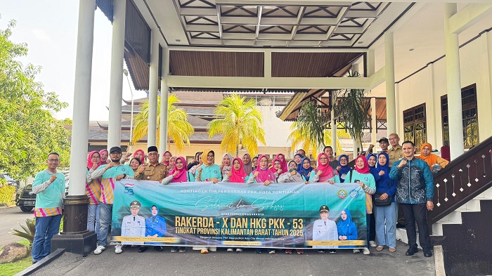 SIAP BERLAGA: Kontingen Kota Pontianak yang siap berlaga pada HKG ke-53 Kalbar di Kabupaten Landak.