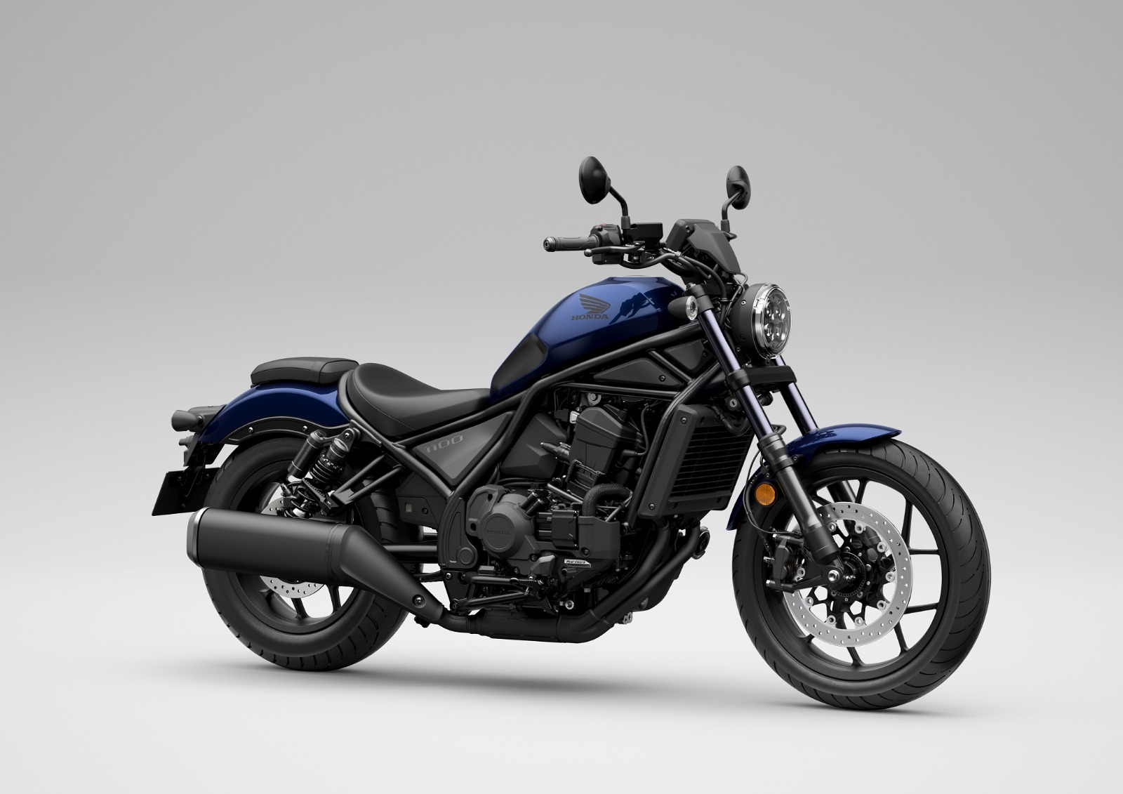 Tampil dengan warna baru dan fitur terkini, Rebel 1100 membawa semangat urban cruiser yang elegan dan tangguh.