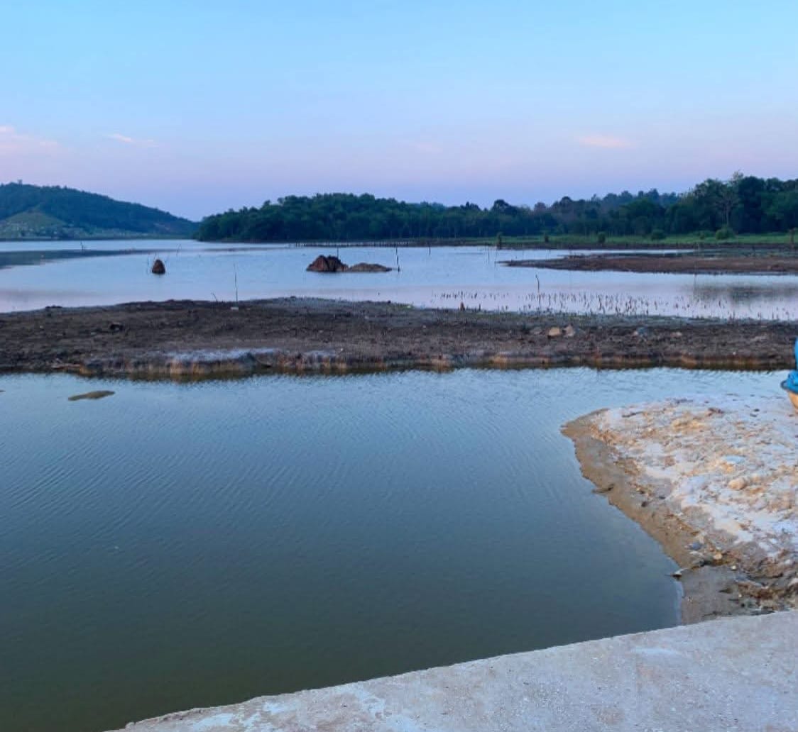 Kondisi danau Sebedang airnya surut. Kondisi ini mulai terjadi sekitar empat bulan yang lalu.