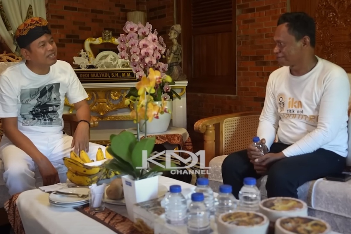 Gubernur Jawa Barat Dedi Mulyadi menerima kunjungan seorang pria asal Kalimantan Timur bernama Aksar.