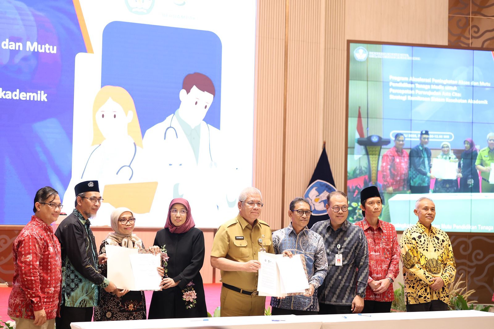 KOMITMEN: Pemerintah Provinsi Kalimantan Barat, Universitas Tanjungpura, RSUD dr. Soedarso, dan mitra nasional sepakati komitmen bersama bangun sistem kesehatan akademik.