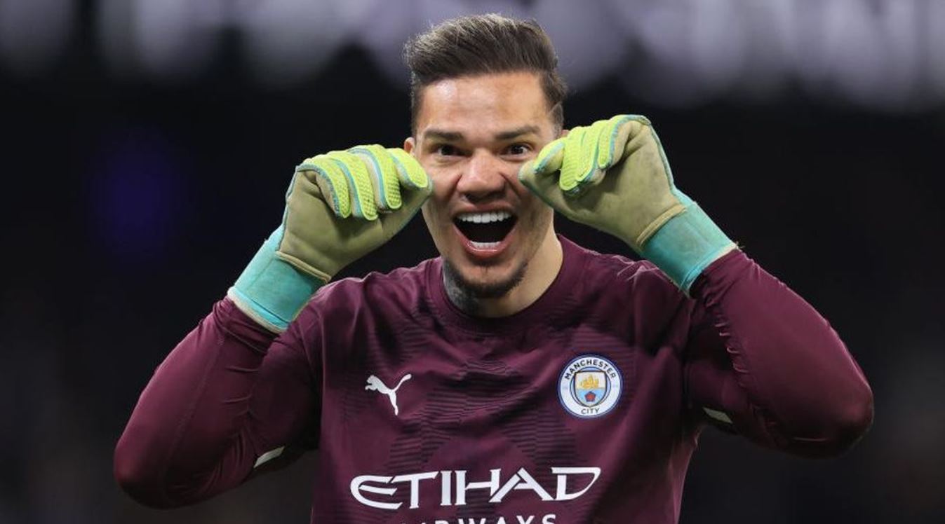 Sementara kiper Ederson Moraes (diklaim sudah sepakat gabung Galatasaray.