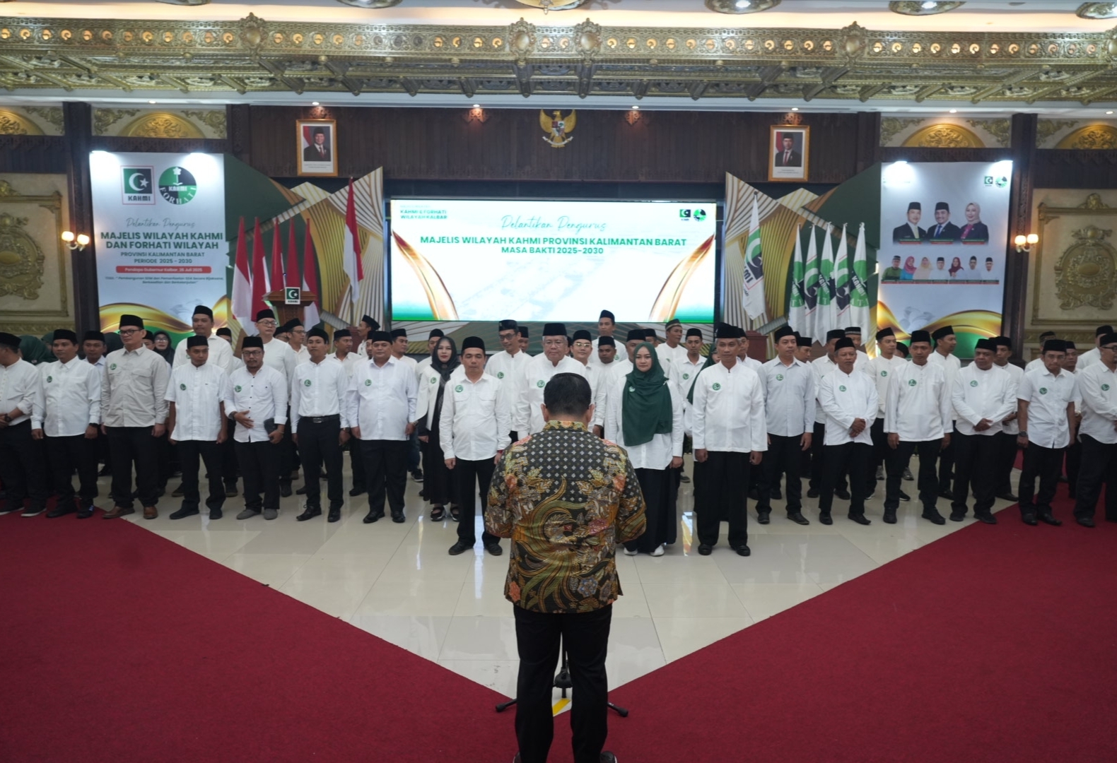 Pengurus KAHMI Kalbar resmi dilantik dalam prosesi khidmat di Pendopo Gubernur, Sabtu (26/7).