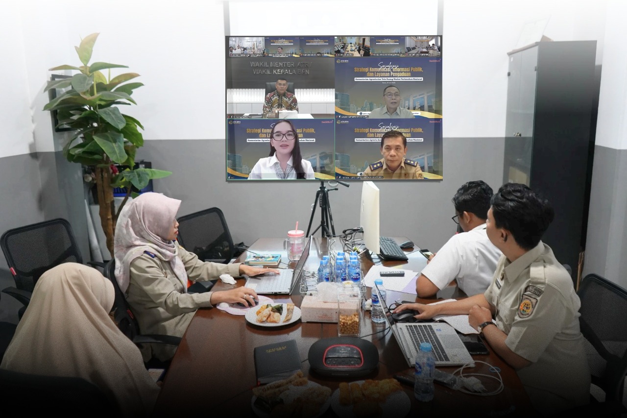 Kantah Kubu Raya ikuti kegiatan Sosialisasi Strategi Komunikasi, Informasi Publik, dan Layanan Pengaduan yang diselenggarakan secara daring oleh Biro Hubungan Masyarakat Kementerian ATR/BPN pada Senin