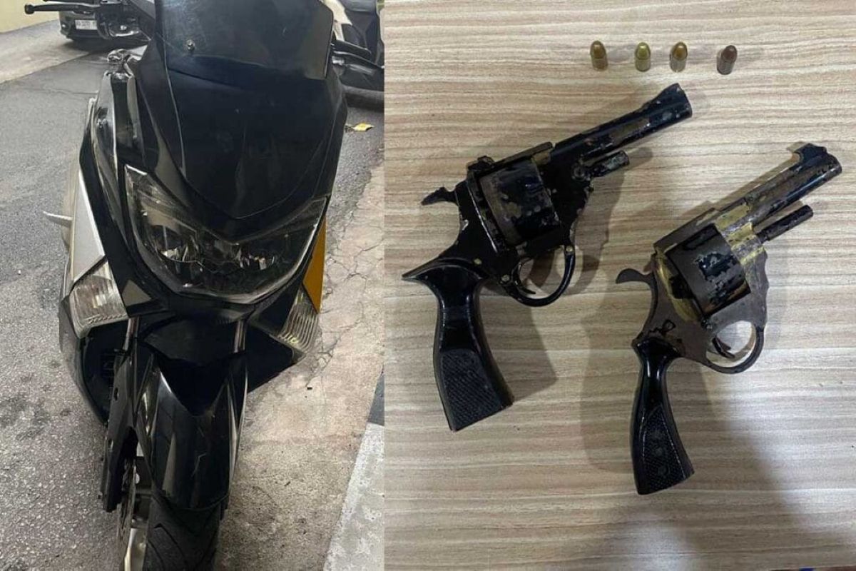 Barang bukti motor dan senjata api rakitan yang diamankan Polda Kalbar, Jalan Ahmad Yani, Pontianak, Kalbar, pada Minggu (27/7/2025) lalu.