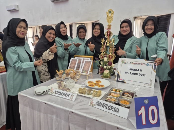 JUARA : Lomba Cipta Menu (LCM) Beragam, Bergizi, Seimbang, dan Aman (B2SA) berbasis sumber daya lokal, TP PKK Singkawang sukses meraih Juara II se Kalbar.