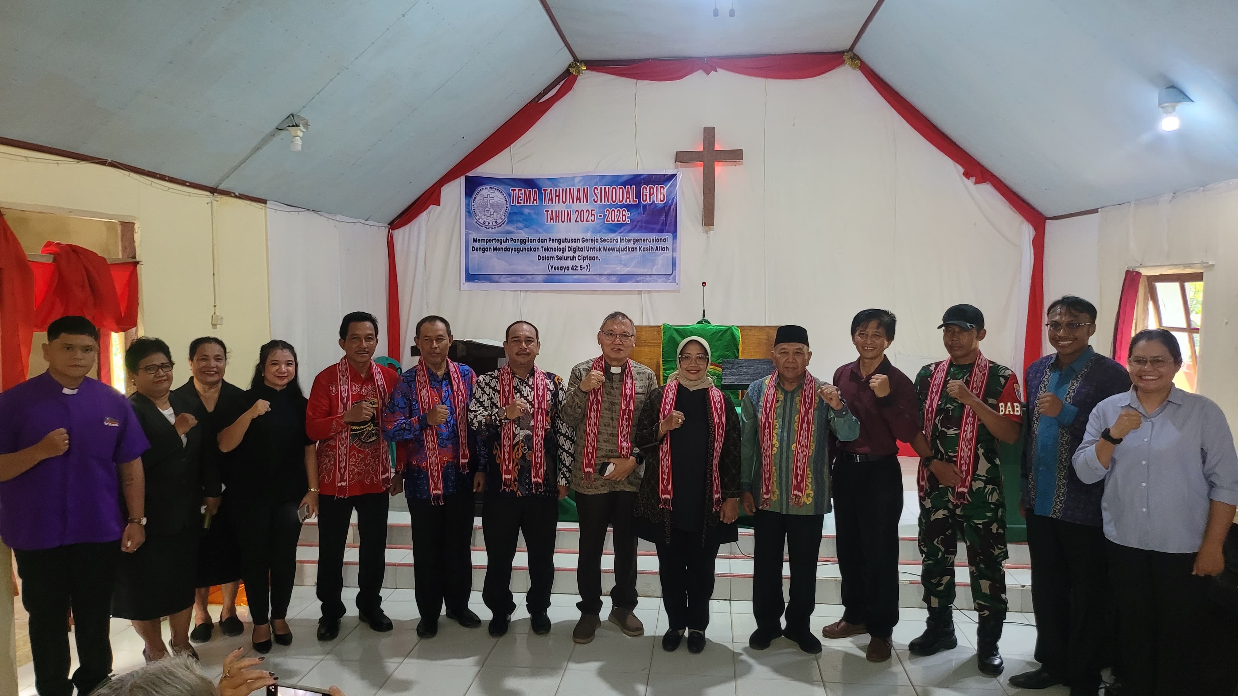 RESMIKAN GEREJA: Bupati dan Wakil Bupati Mempawah menghadiri peresmian gereja di Kecamatan Toho, sebagai wujud dukungan terhadap kehidupan keagamaan yang harmonis.