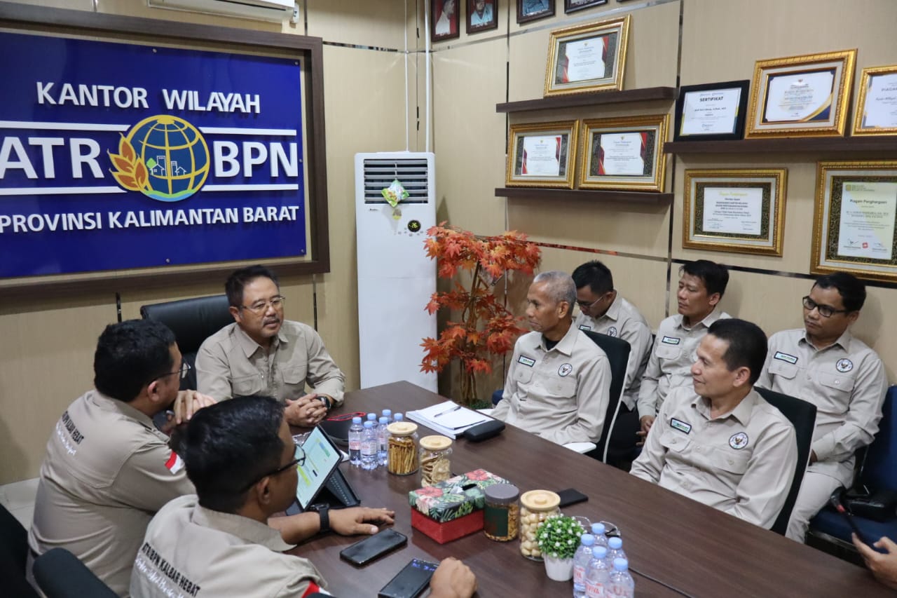 AUDIENSI: Audiensi bersama Kantor Wilayah ATR/BPN Kalbar yang berlangsung pada Selasa, 29 Juli 2025, di ruang pertemuan Kanwil BPN Kalbar.