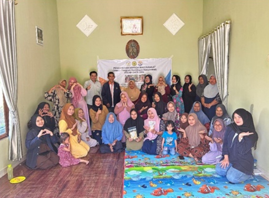 Tim PkM Kolaborasi Universitas Tanjungpura dan Institut Teknologi dan Kesehatan Muhammadiyah Kalimantan Barat mengelar edukasi di desa Sungai Malaya Kabupaten Kubu Raya.