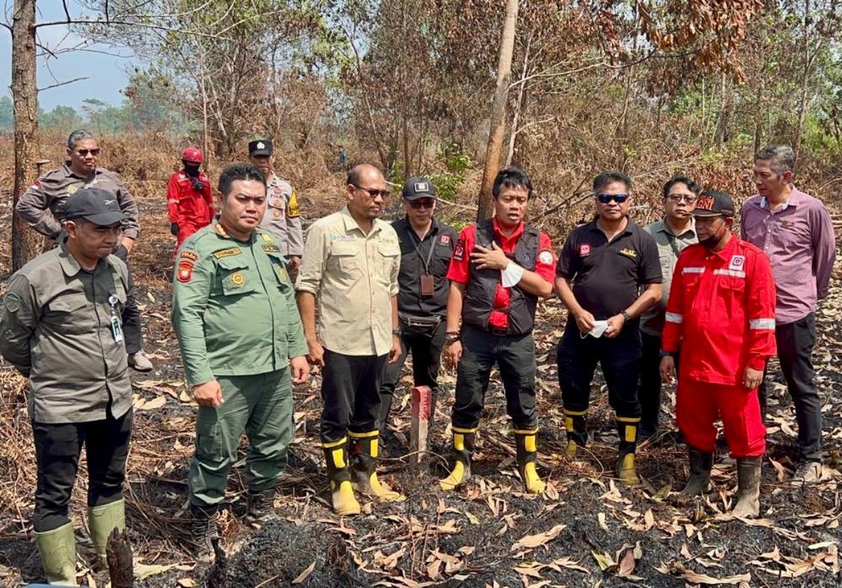 Dirjen Gakkum Kehutanan Dwi Januanto, bersama tim gabungan pengawas kehutanan saat meninjau lokasi kebakaran hutan dan lahan di Kalbar.