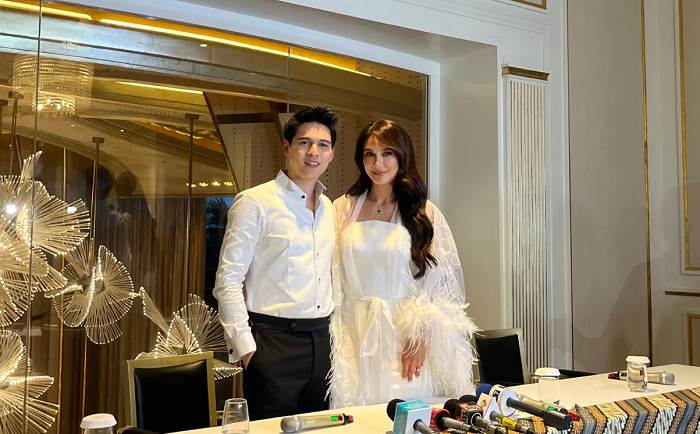 KONFERENSI PERS: Luna Maya dan Maxime Bouttier saat konferensi pers terkait resepsi pernikahan mereka, Rabu (30/7/2025).