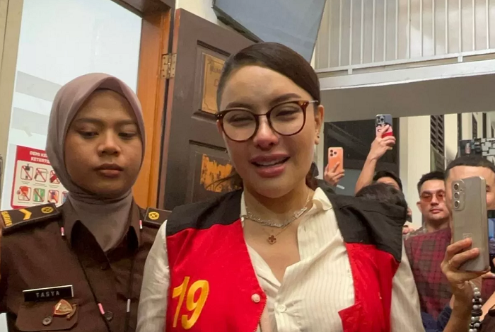 PERSIDANGAN: Nikita Mirzani saat menjalani sidang.