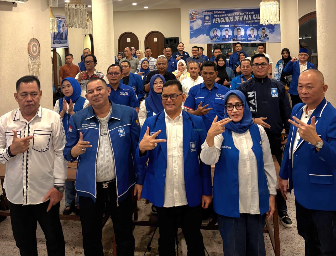 Boyman Harun  di dampingi sekwil PAN Zulfydar Zaidar Mochtar, Bendum Upiek Lendra Setia, Wakil Ketua DPW Sahrudin
