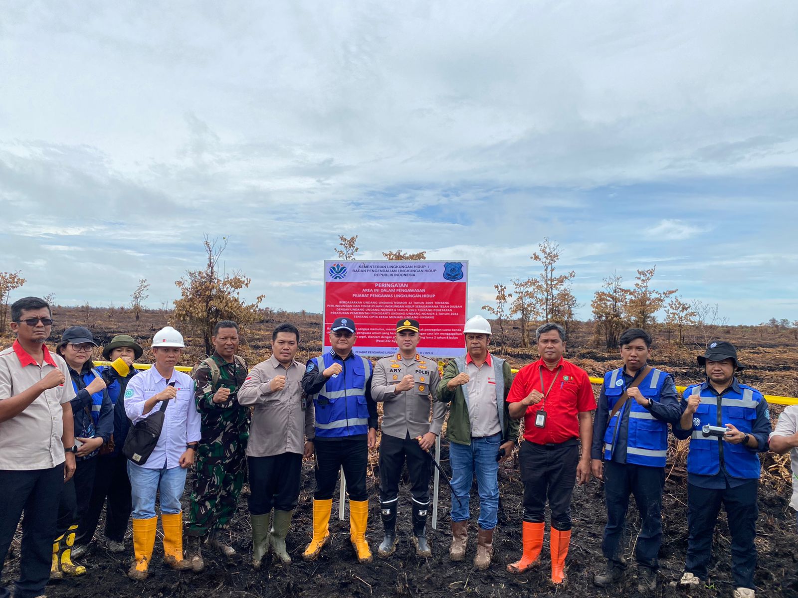Penyegelan lahan PT PLD di wilayah konsesi di Desa Pematang Tujuh Kecamatan Rasau Jaya Kabupaten Kubu Raya, Sabtu (2/8).