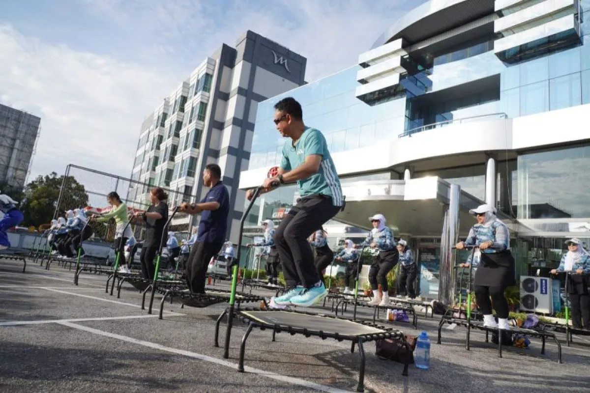 CFD: Wali Kota Pontianak Edi Rusdi Kamtono berbaur bersama warga berolahraga di kawasan Car Free Day (CFD).