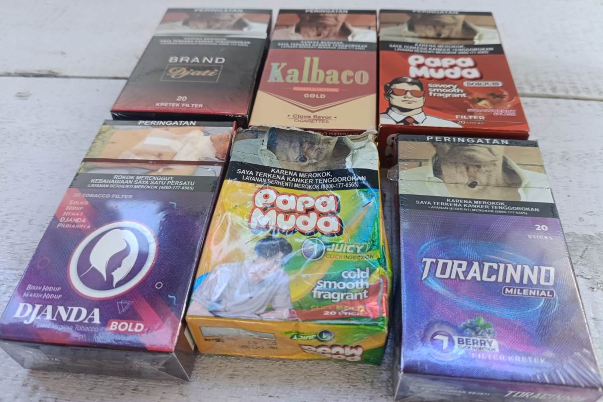 Beragam merk rokok ilegal yang beredar di tengah masyarakat Kapuas Hulu.