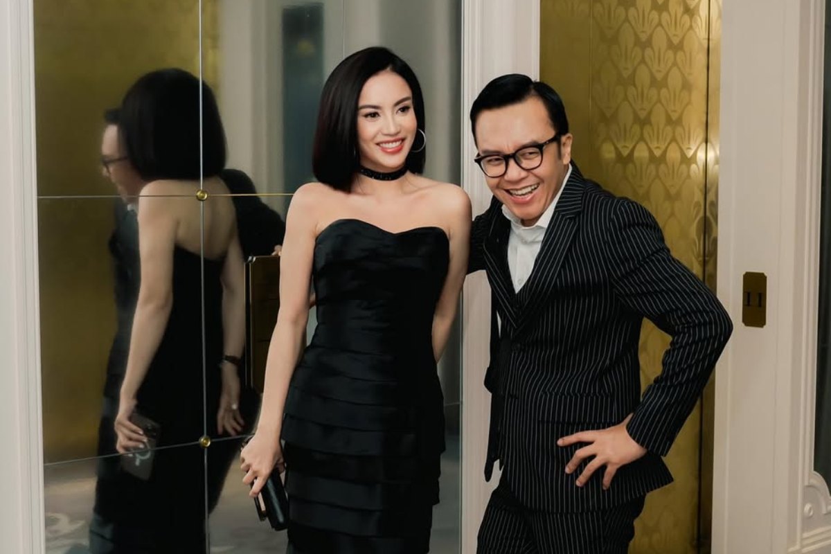 Penyanyi Ari Lasso mengunggah foto mesra bersama kekasih baru di media sosial.
