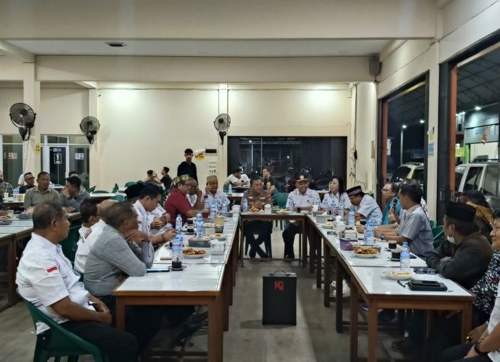 Pertemuan antara MSB dan Polres Singkawang di Warkop Sayang, Minggu (3/8) malam.