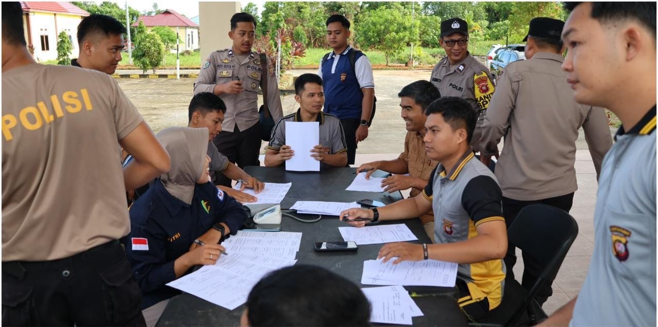 KESAMAPTAAN : Kegiatan uji kesamaptaan jasmani berkala semester II Tahun Anggaran 2025 Polres Kayong Utara.