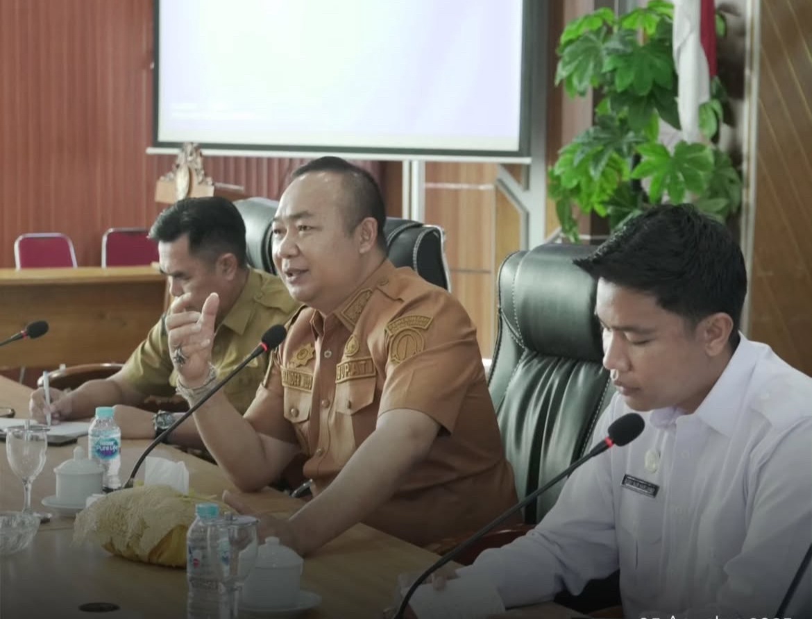 AUDIENSI : Bupati Ketapang, Alexander Wilyo, menerima audiensi SPPG Ketapang di Kantor Bupati Ketapang, Selasa (5/8).