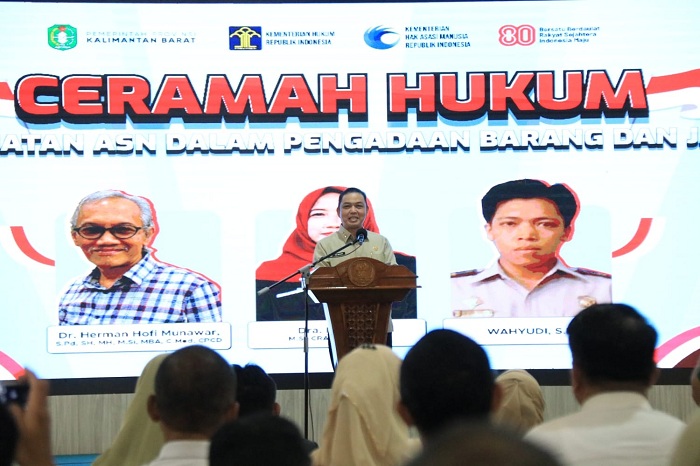 BUKA ACARA: Gubernur Kalimantan Barat, Ria Norsan, saat membuka Ceramah Hukum tentang pengadaan barang dan jasa bagi ASN di Aula Garuda, Rabu (6/8). Ia menegaskan komitmennya membela ASN yang bekerja