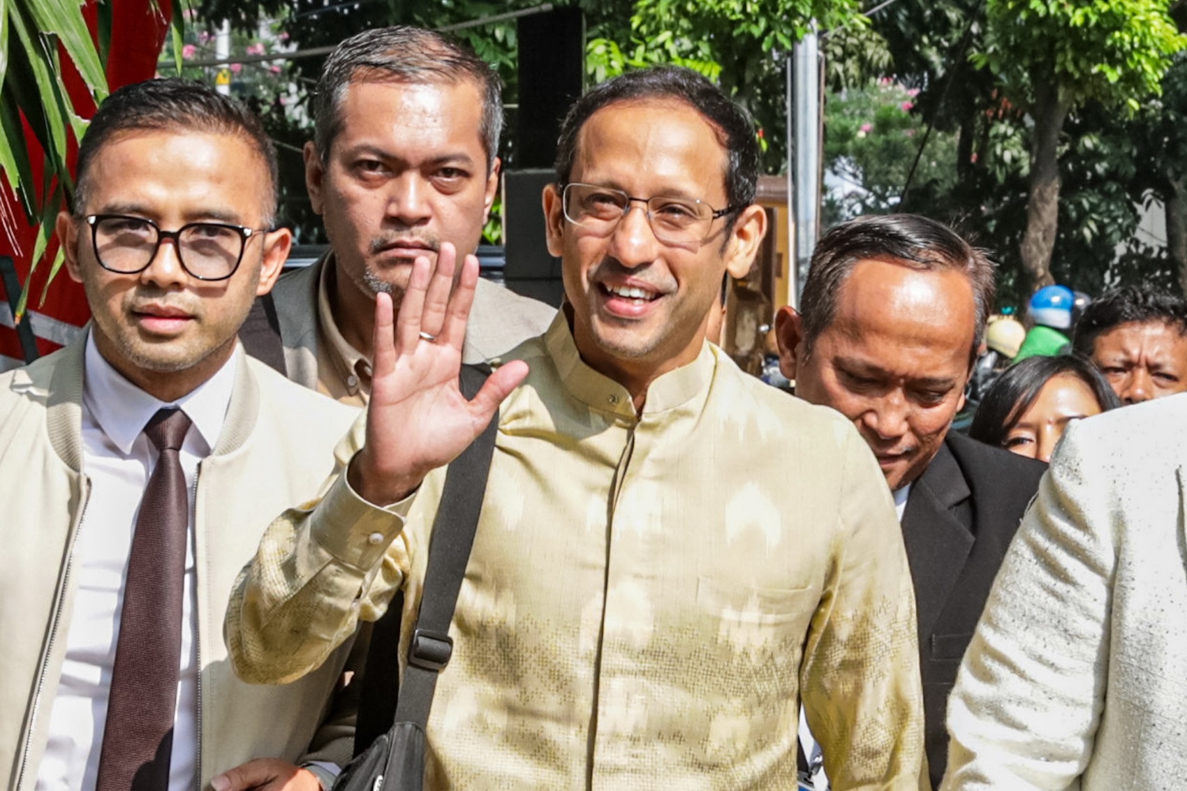 Mantan Mendikbudristek Nadiem Makarim saat tiba di Gedung Merah Putih KPK, Kuningan, Jakarta Selatan, Kamis (7/8/2025). Nadiem hadir memenuhi panggilan Komisi Pemberantasan Korupsi (KPK) untuk menjalani pemeriksaan sebagai saksi dalam kasus dugaan tindak
